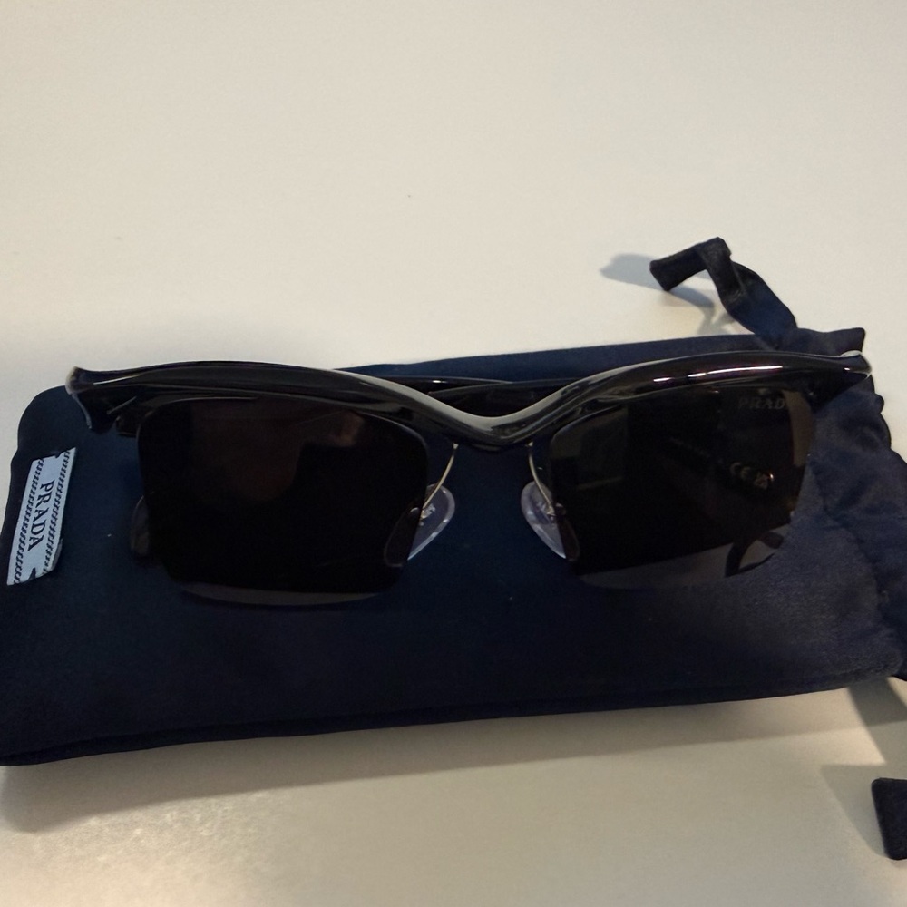 Prada Black Sunglasses - Picture 4 of 5